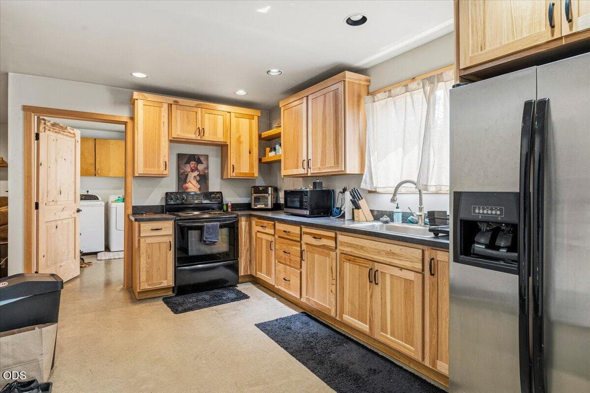 Photo of 54690 Pinewood Avenue 25 of 34