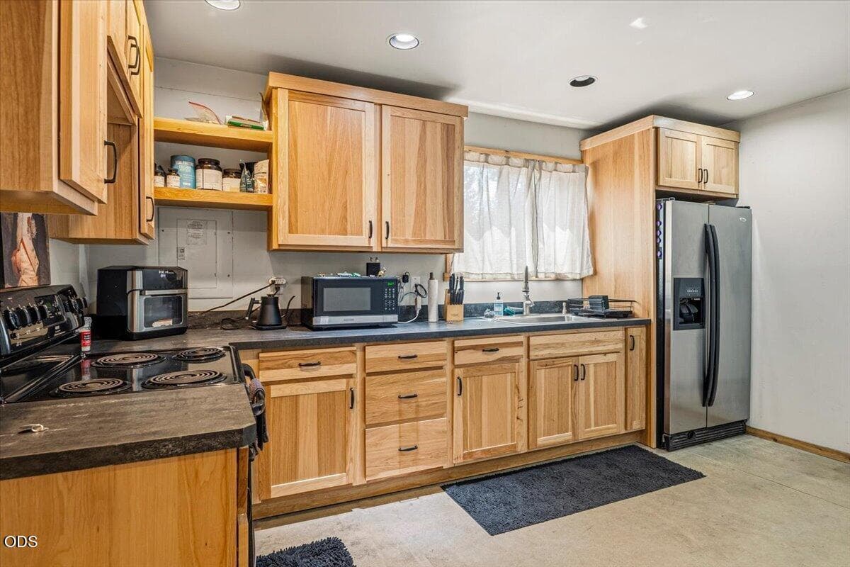 Photo of 54690 Pinewood Avenue 26 of 34