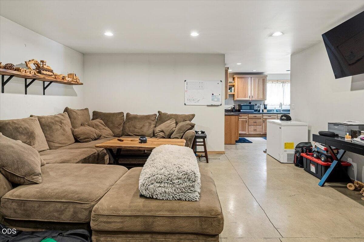 Photo of 54690 Pinewood Avenue 27 of 34