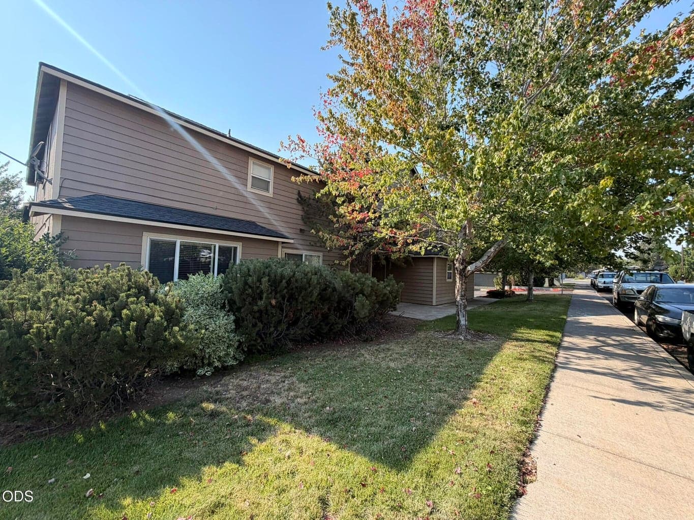 Photo of 1995 Canyon Drive 6 of 39
