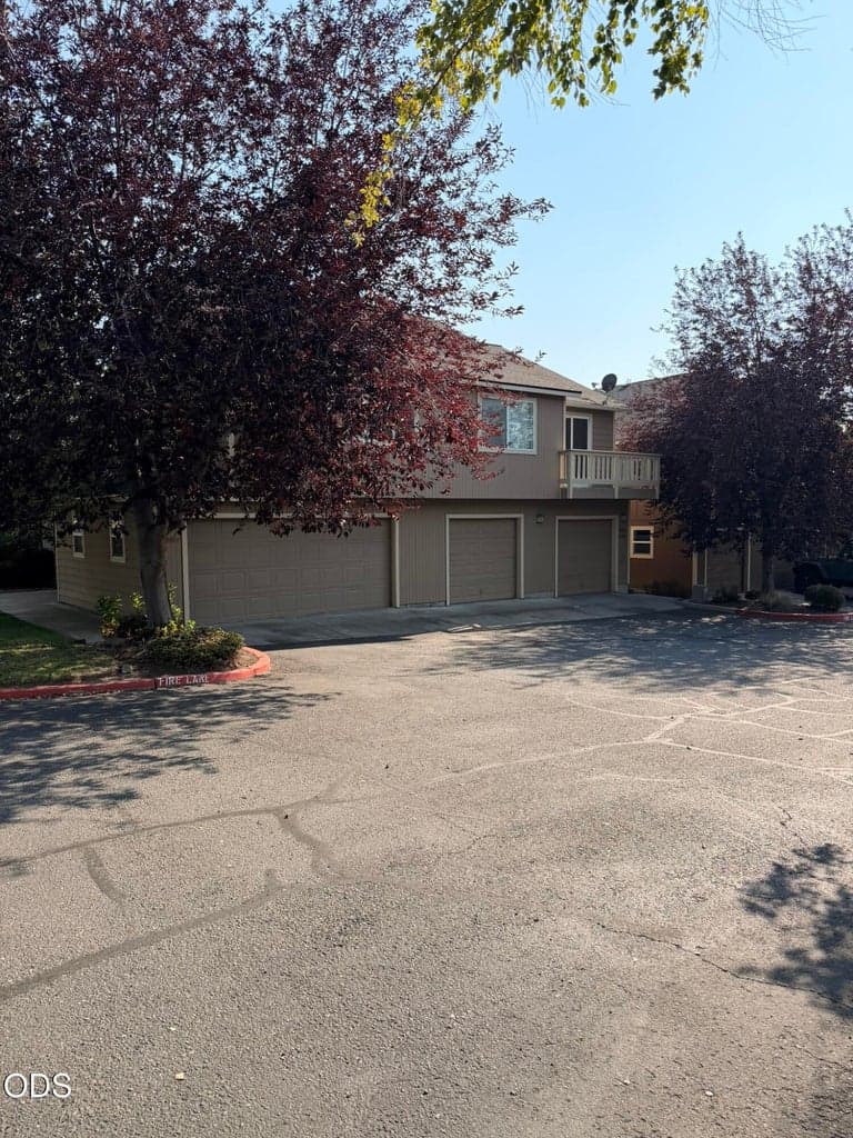 Photo of 1995 Canyon Drive 4 of 39