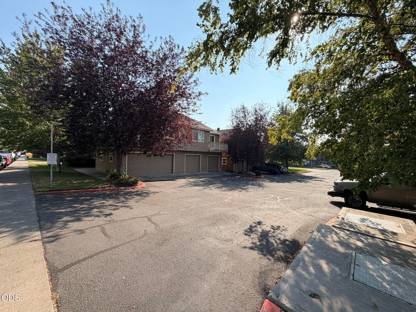 Photo of 1995 Canyon Drive 5 of 39