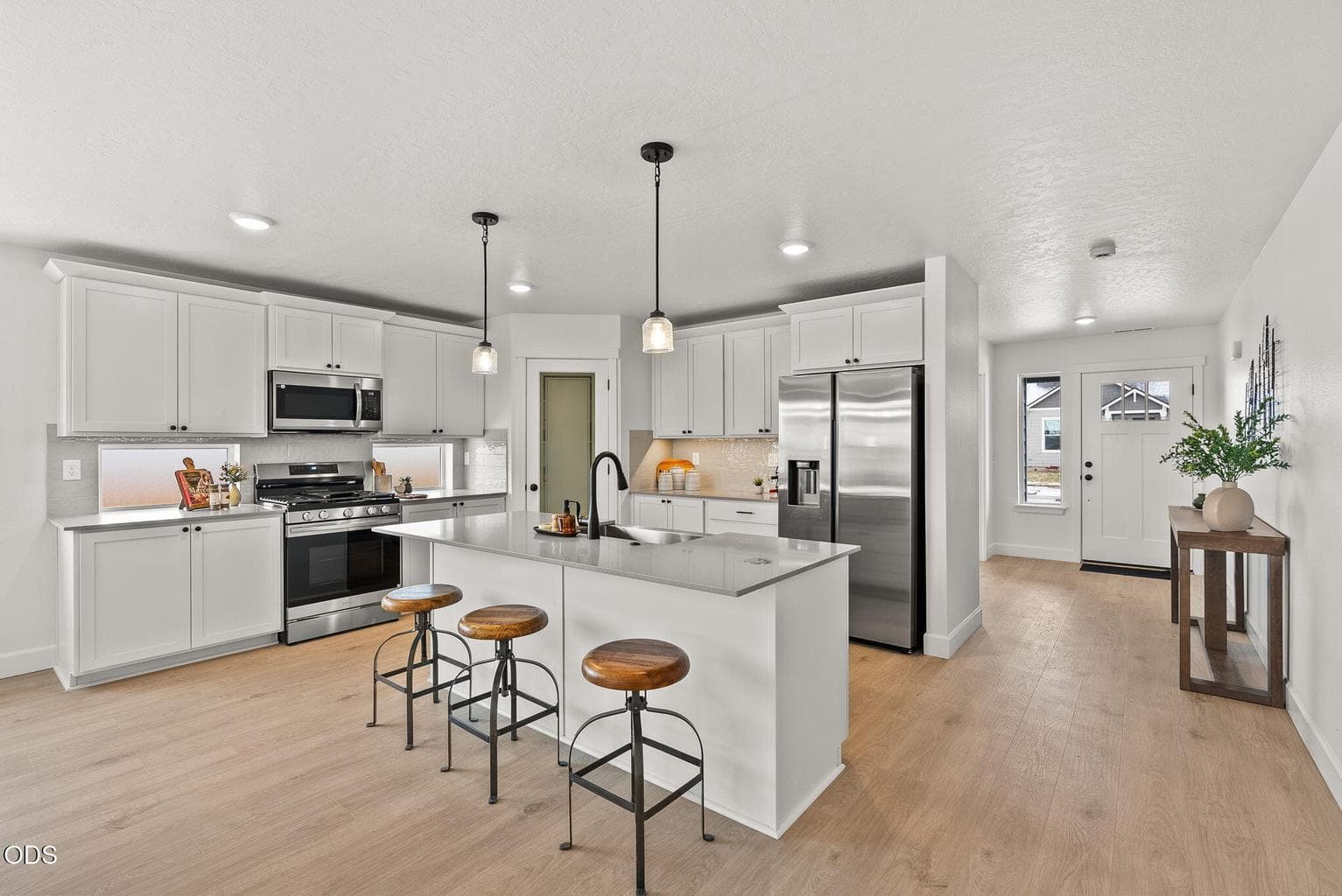 Photo of 465 NW Monte Vista Avenue 6 of 35