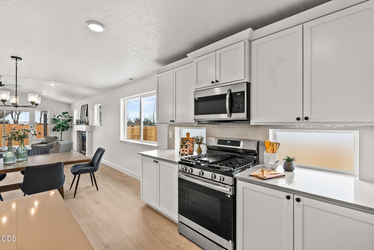 Photo of 465 NW Monte Vista Avenue 10 of 35