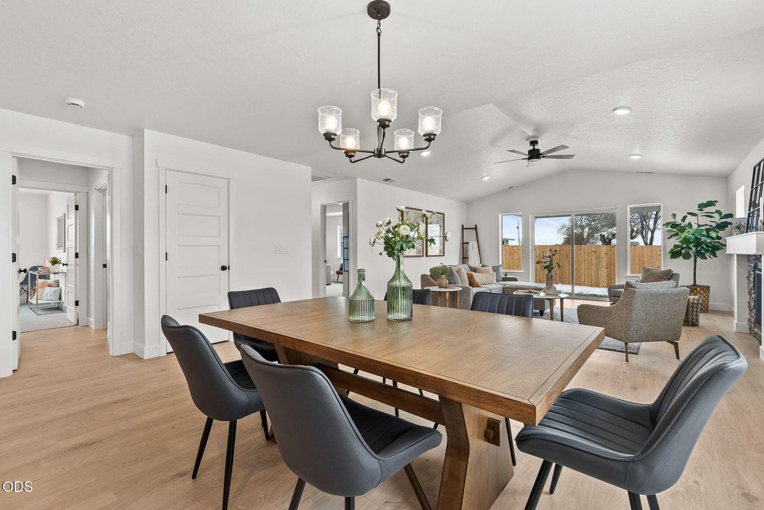 Photo of 465 NW Monte Vista Avenue 13 of 35