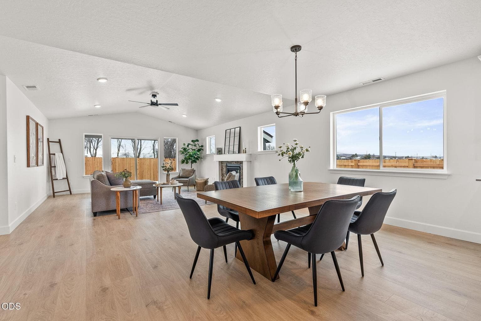 Photo of 465 NW Monte Vista Avenue 14 of 35