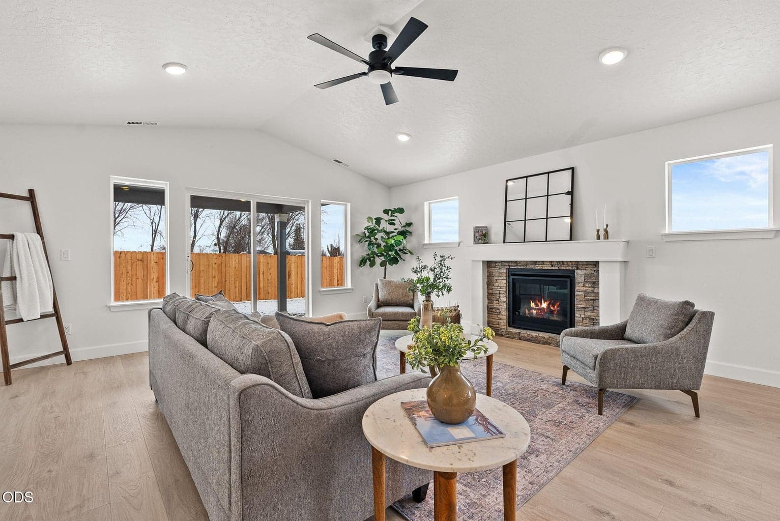 Photo of 465 NW Monte Vista Avenue 19 of 35