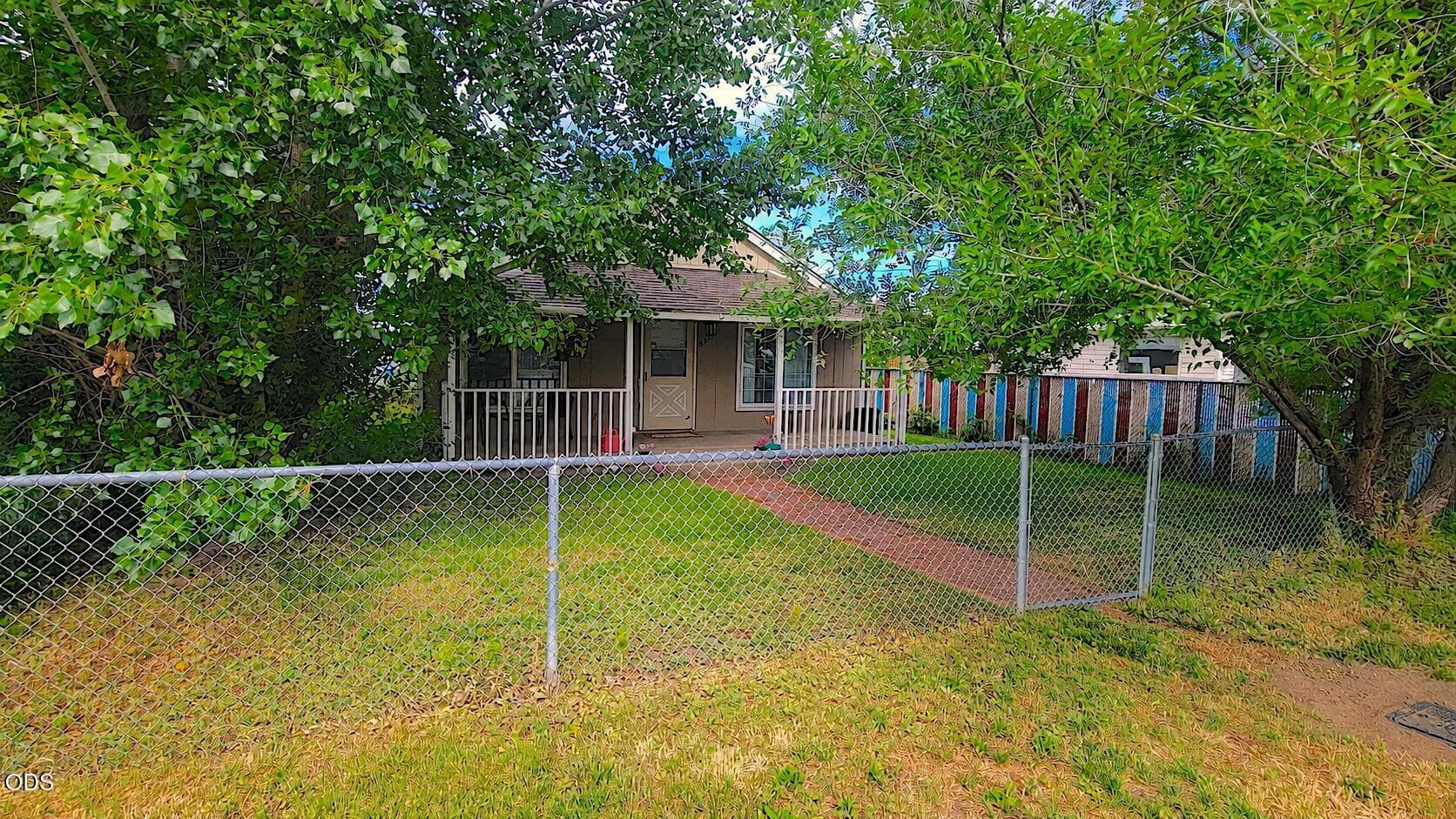 Photo of 859 NW Ewen Street 1 of 31
