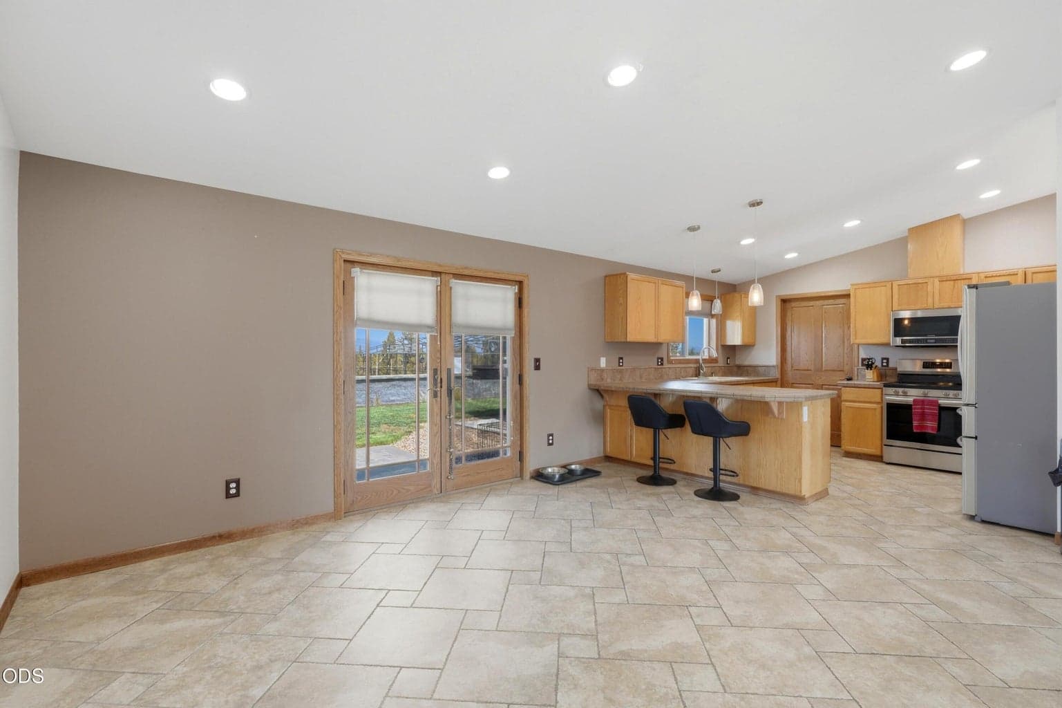 Photo of 4285 NE Butler Avenue 8 of 30