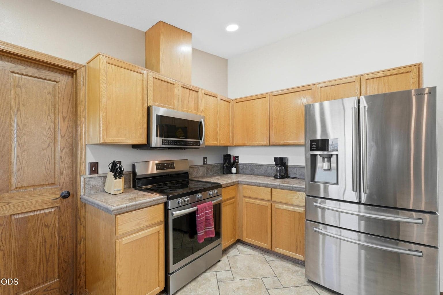 Photo of 4285 NE Butler Avenue 12 of 30