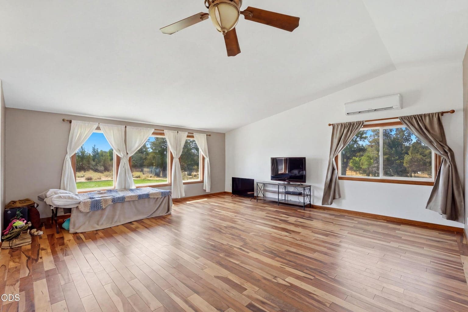Photo of 4285 NE Butler Avenue 14 of 30