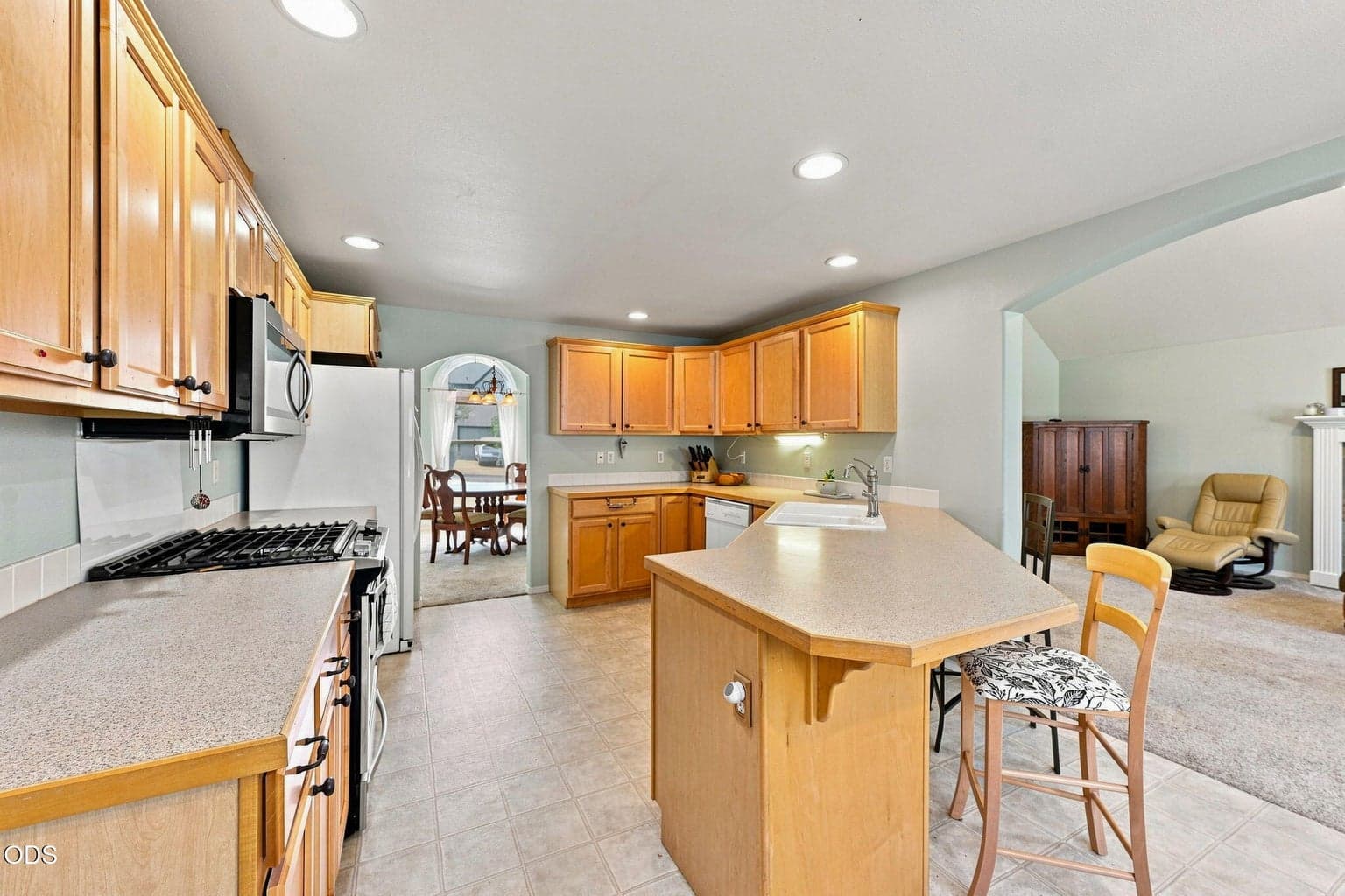 Photo of 2067 NW Poplar Place 8 of 44