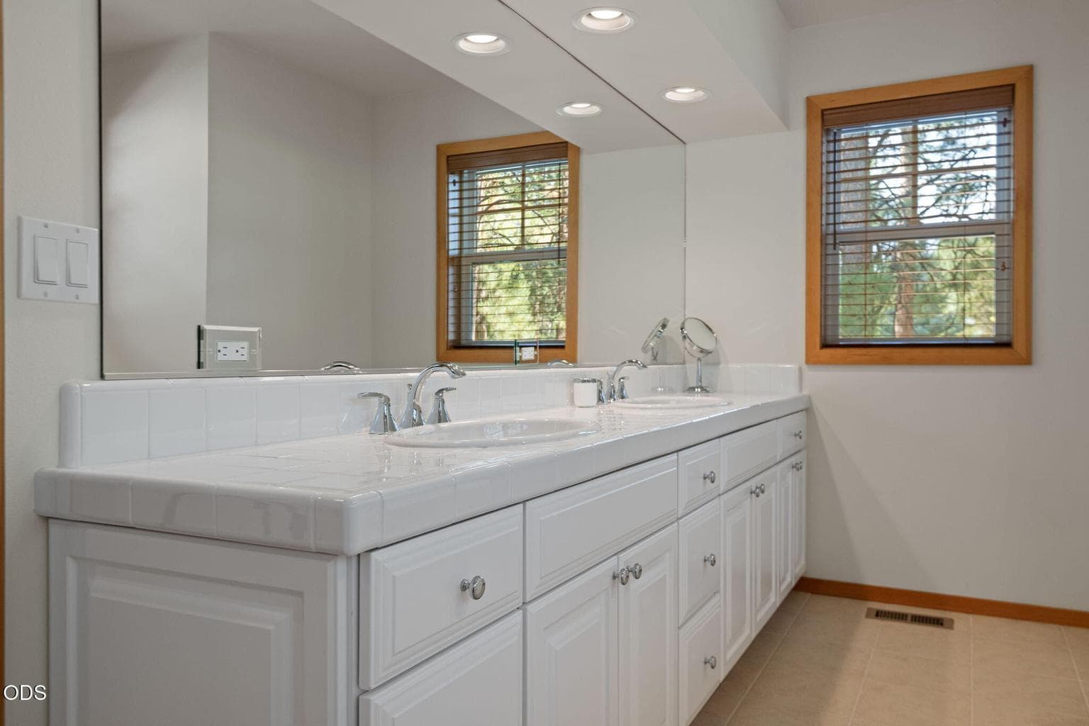 Photo of 61866 Bunker Hill Court 24 of 45