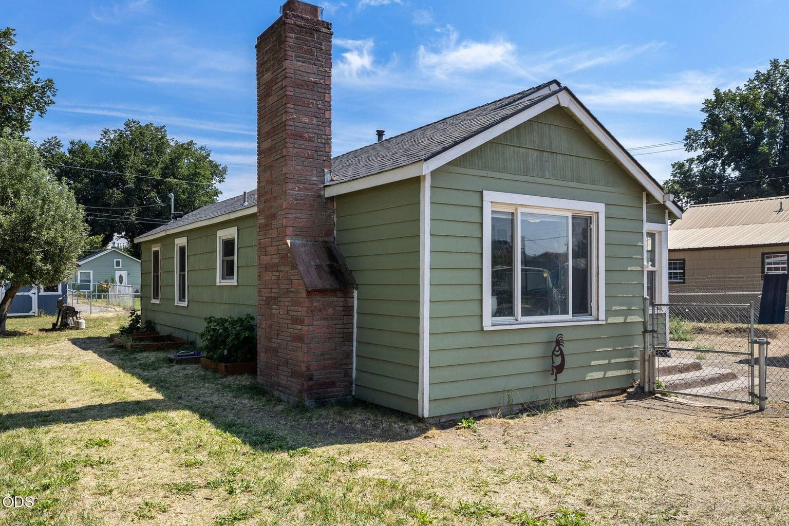 Photo of 834 NW Ewen Street 2 of 41