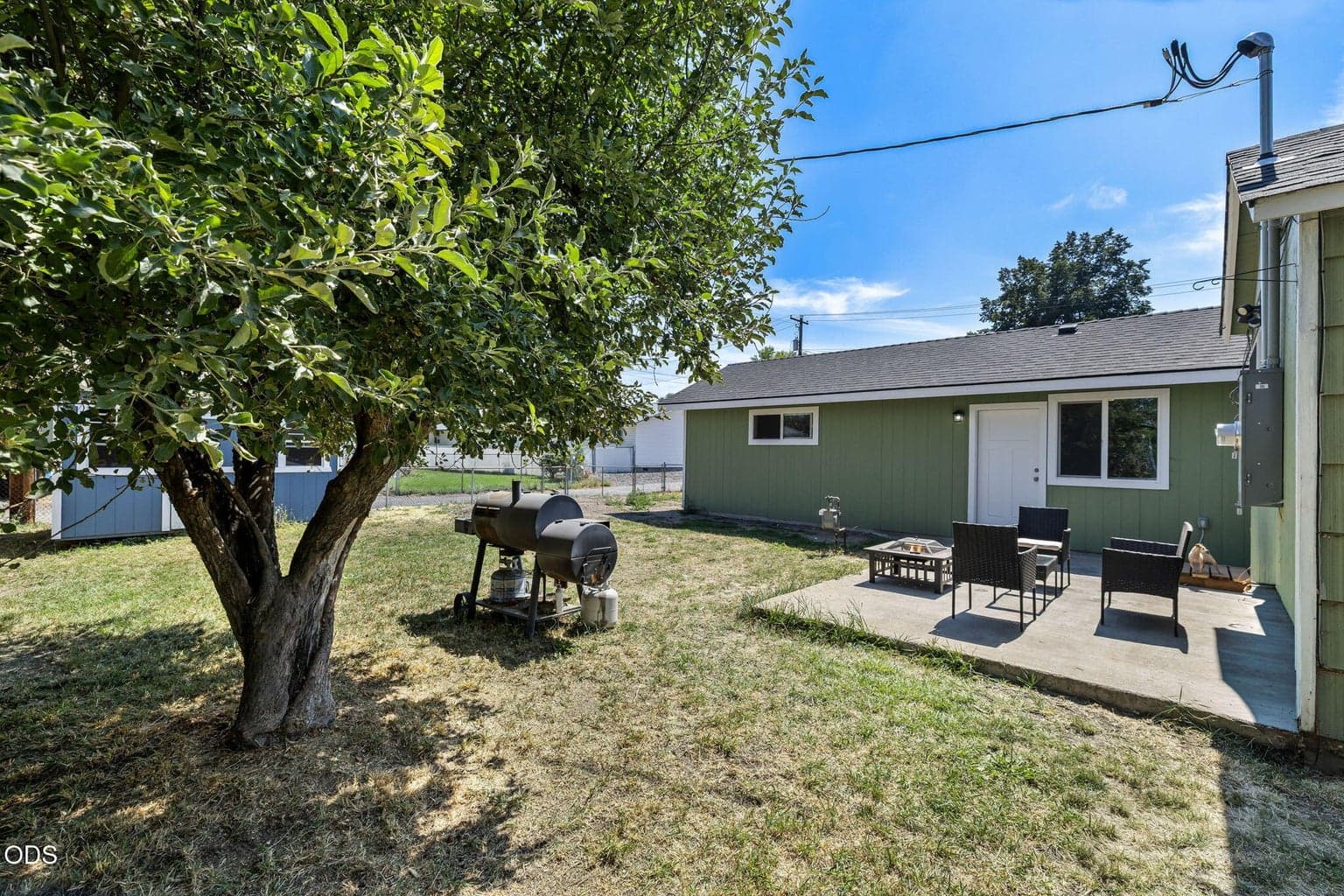 Photo of 834 NW Ewen Street 4 of 41