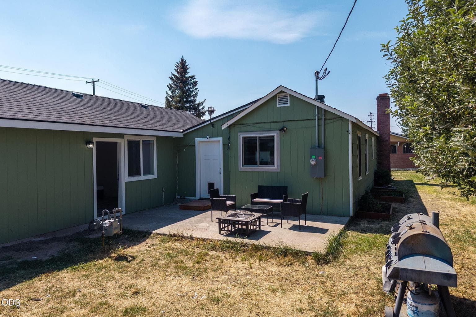 Photo of 834 NW Ewen Street 6 of 41