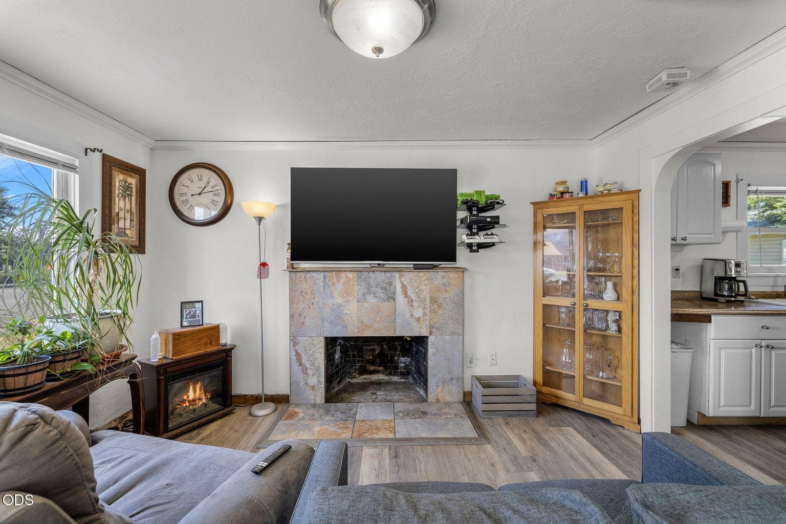 Photo of 834 NW Ewen Street 7 of 41