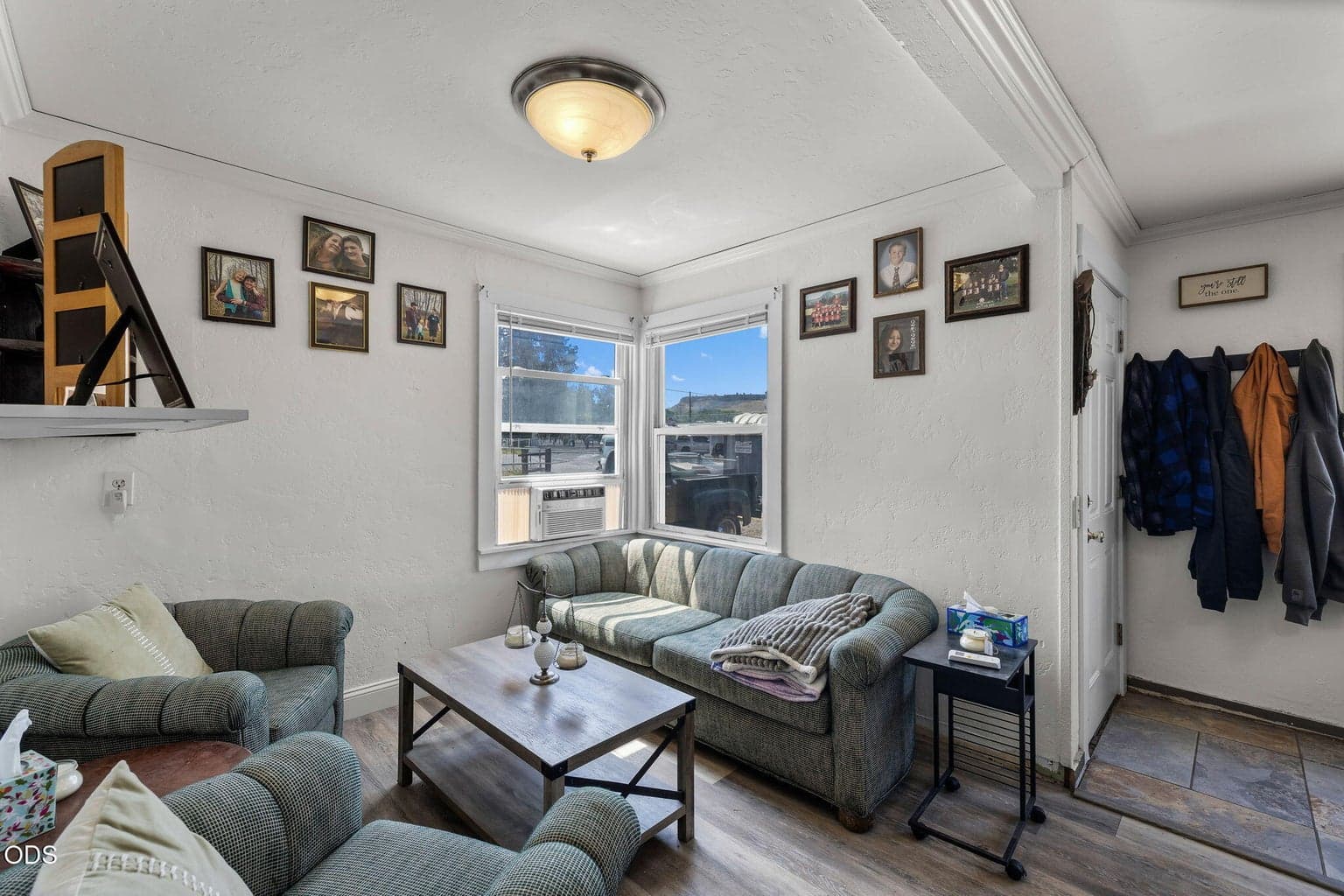 Photo of 834 NW Ewen Street 12 of 41