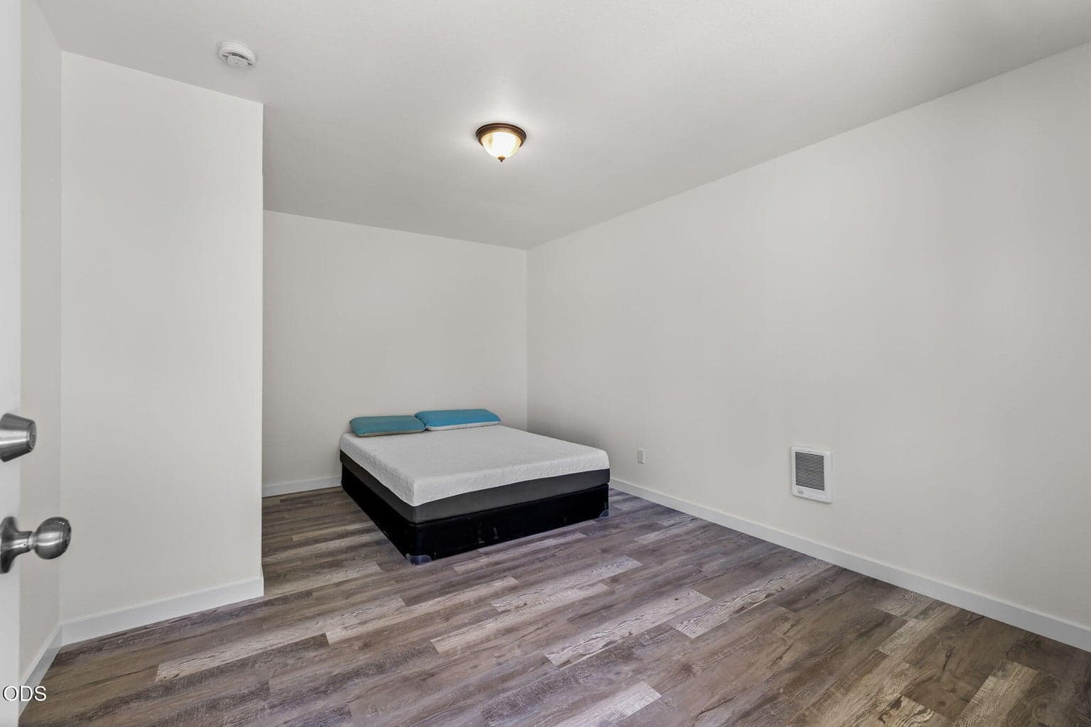 Photo of 834 NW Ewen Street 24 of 41