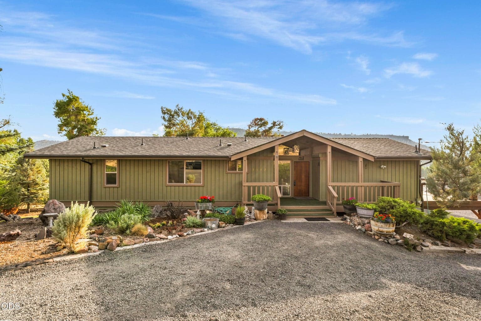 Photo of 2582 Hill Street 2 of 37