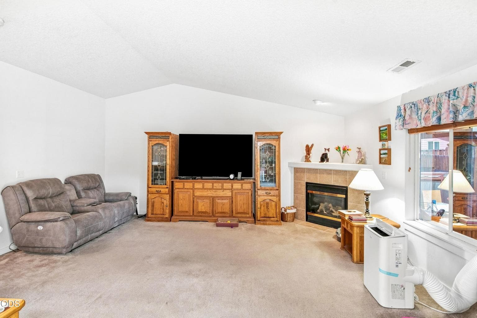 Photo of 2227 Newberry Court 5 of 23