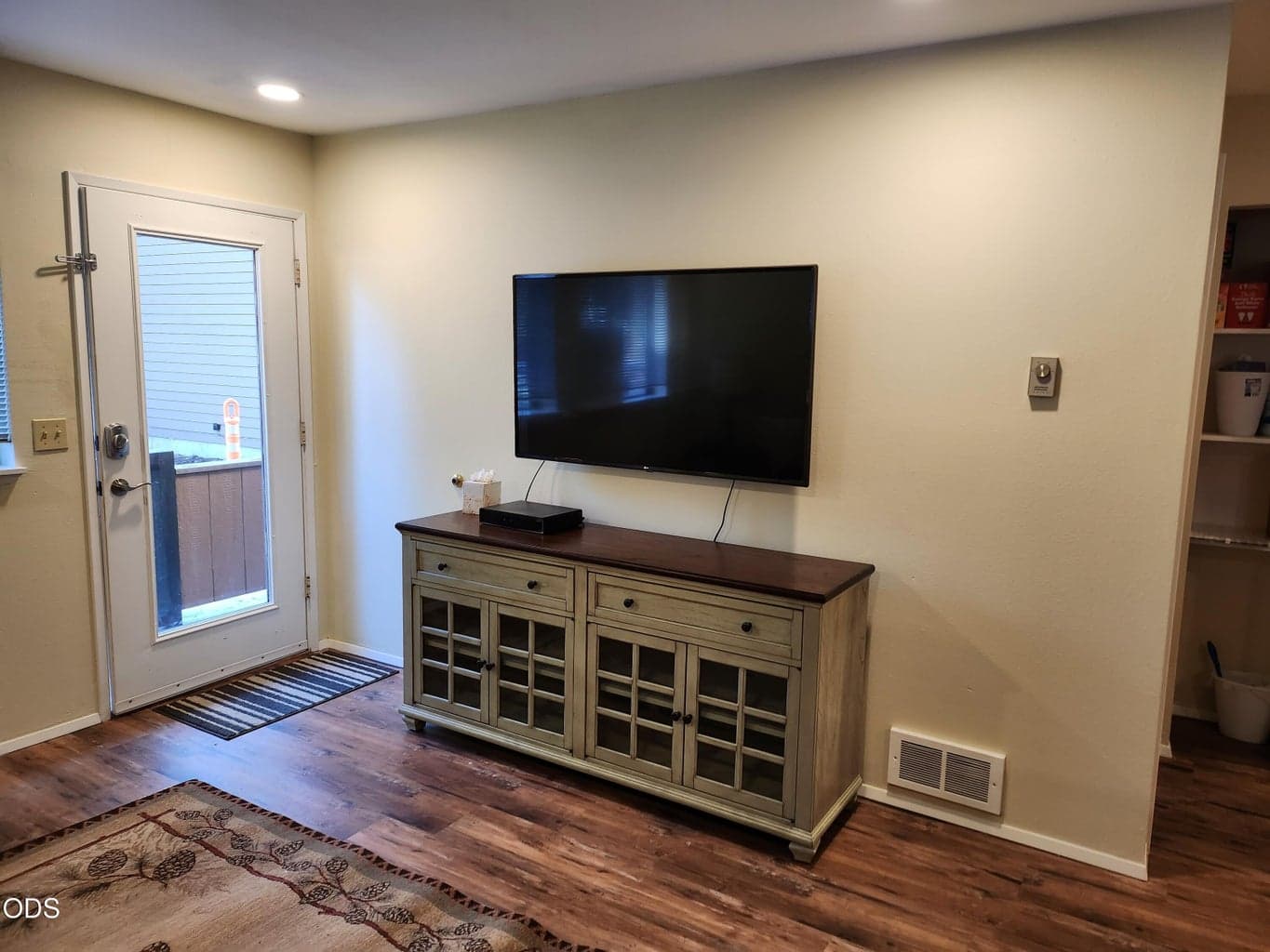 Photo of 56856 Enterprise Drive 6 of 10
