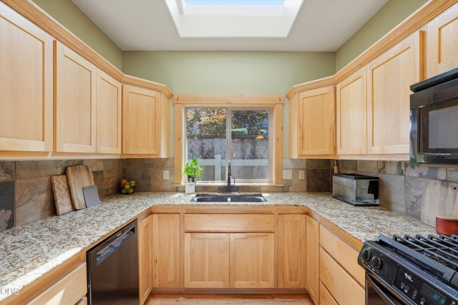 Photo of 61390 Merriewood Court 8 of 34