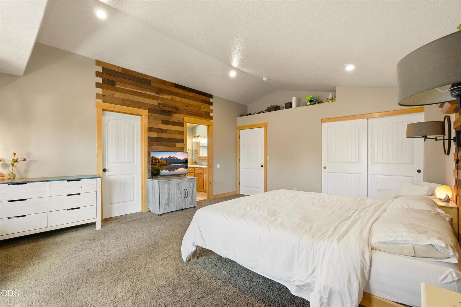 Photo of 61390 Merriewood Court 13 of 34