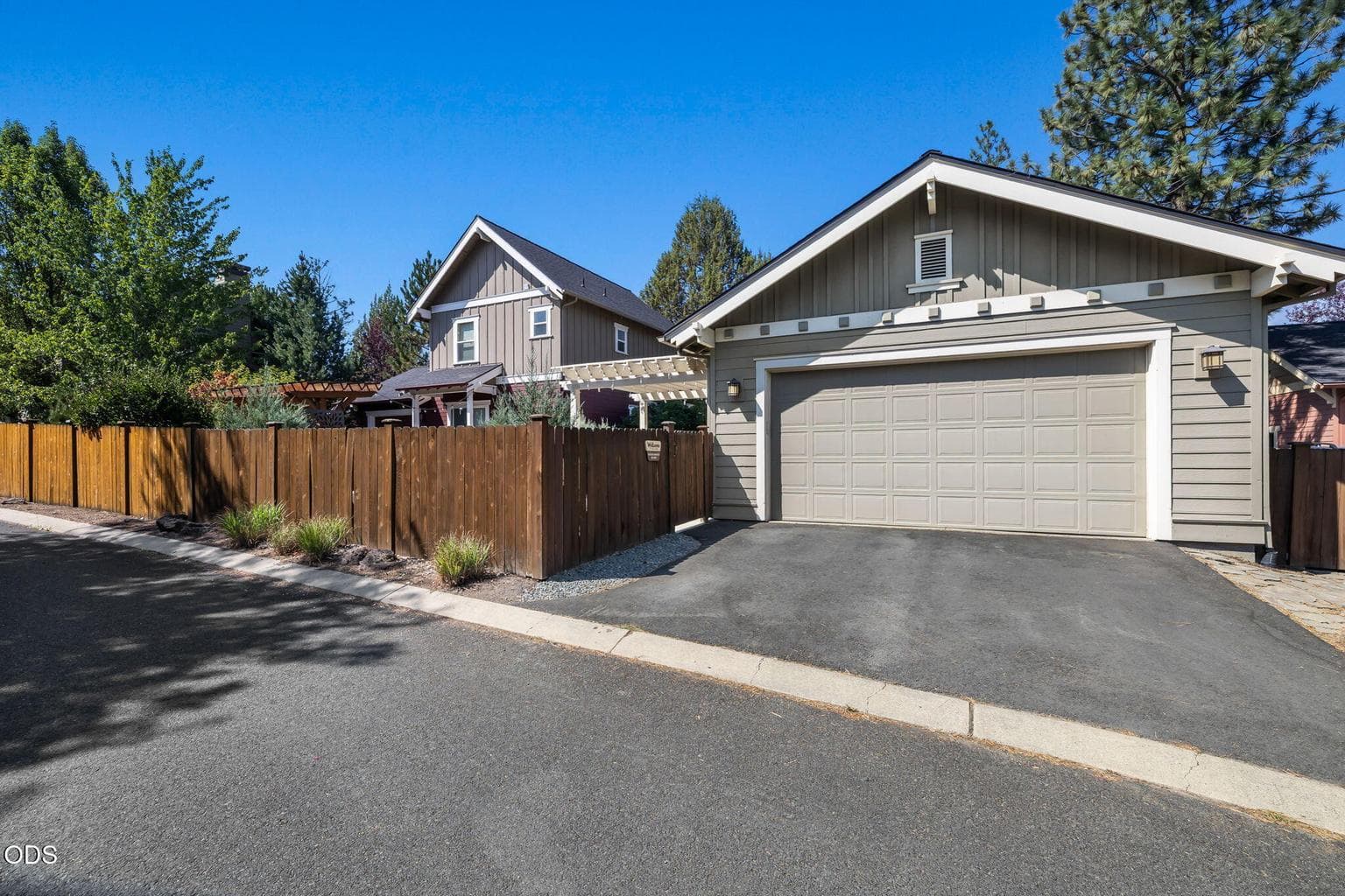 Photo of 762 NW Mount Washington Drive 26 of 32