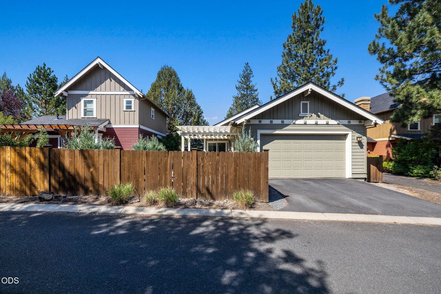 Photo of 762 NW Mount Washington Drive 25 of 32