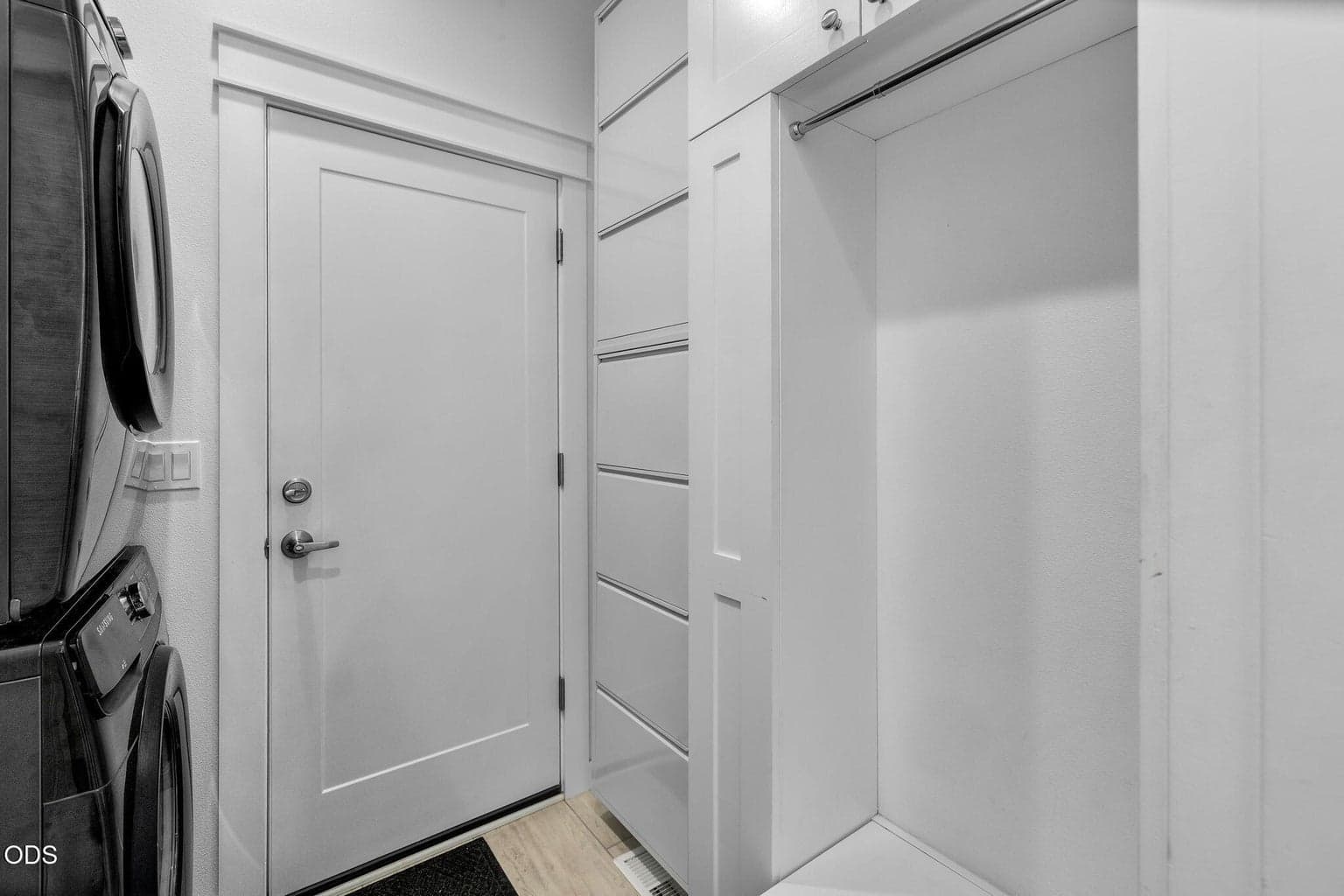 Photo of 762 NW Mount Washington Drive 12 of 32