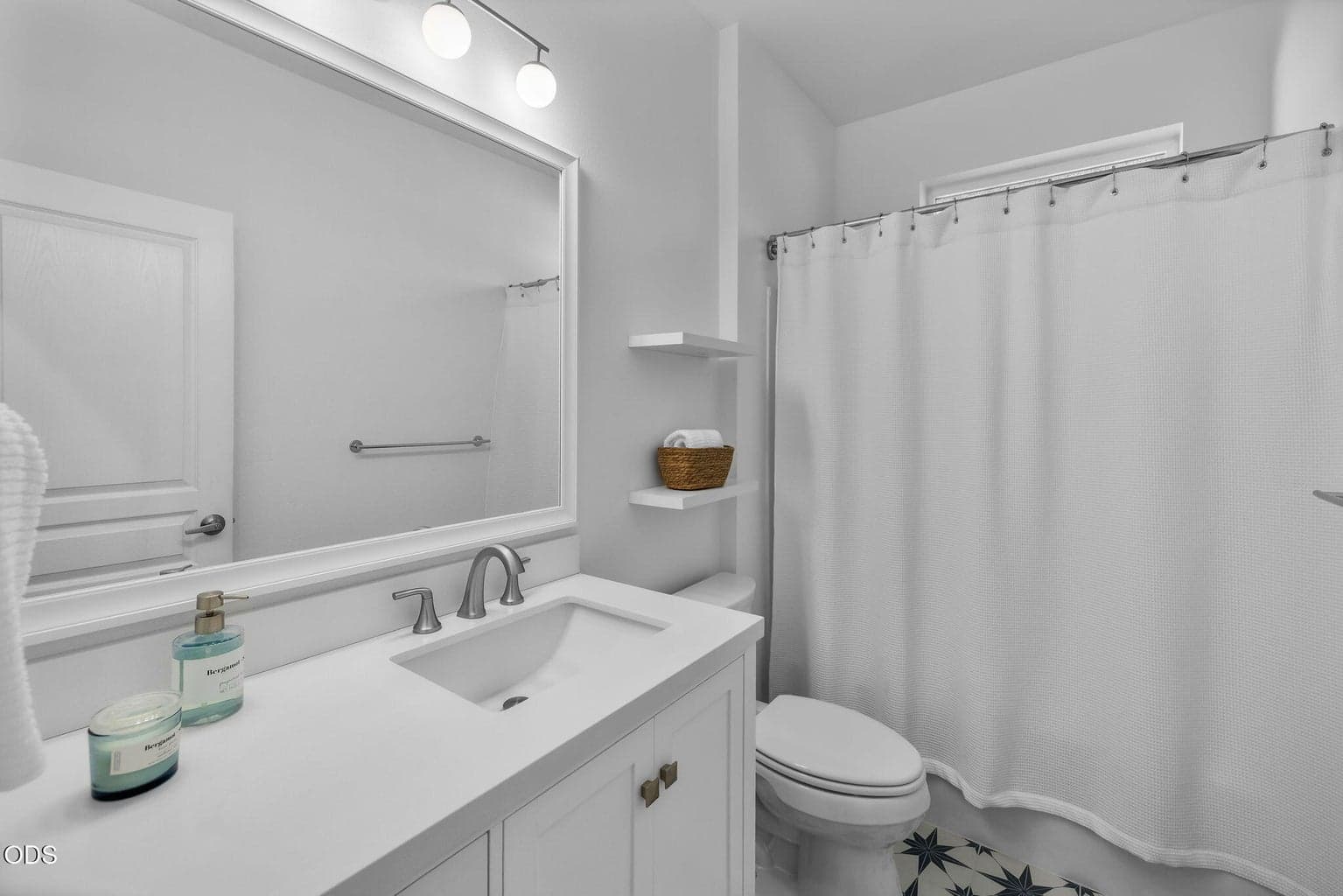 Photo of 762 NW Mount Washington Drive 19 of 32