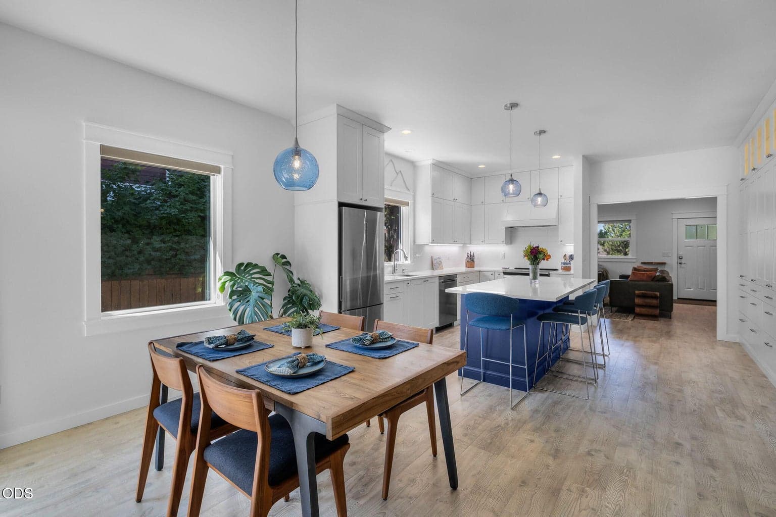 Photo of 762 NW Mount Washington Drive 11 of 32