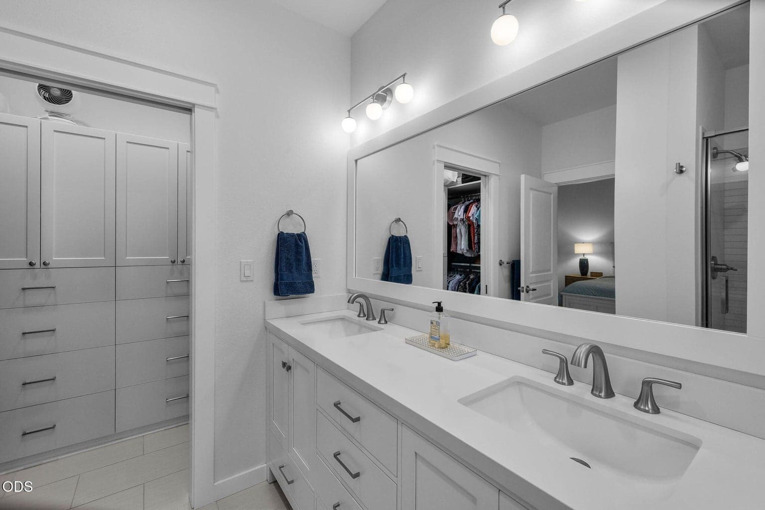 Photo of 762 NW Mount Washington Drive 15 of 32