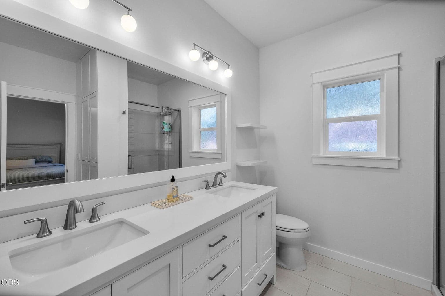 Photo of 762 NW Mount Washington Drive 14 of 32