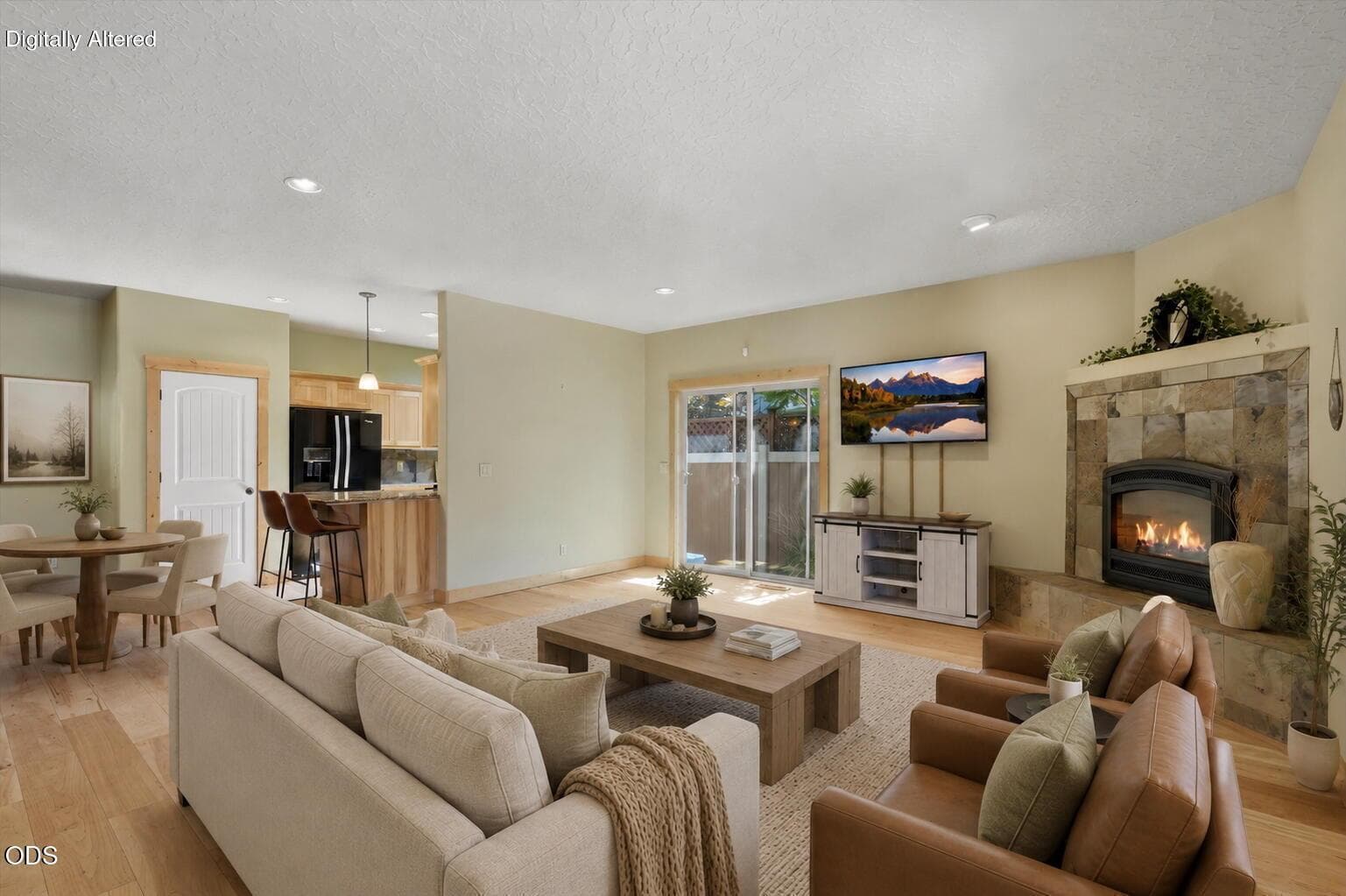 Photo of 61390 Merriewood Court 2 of 34