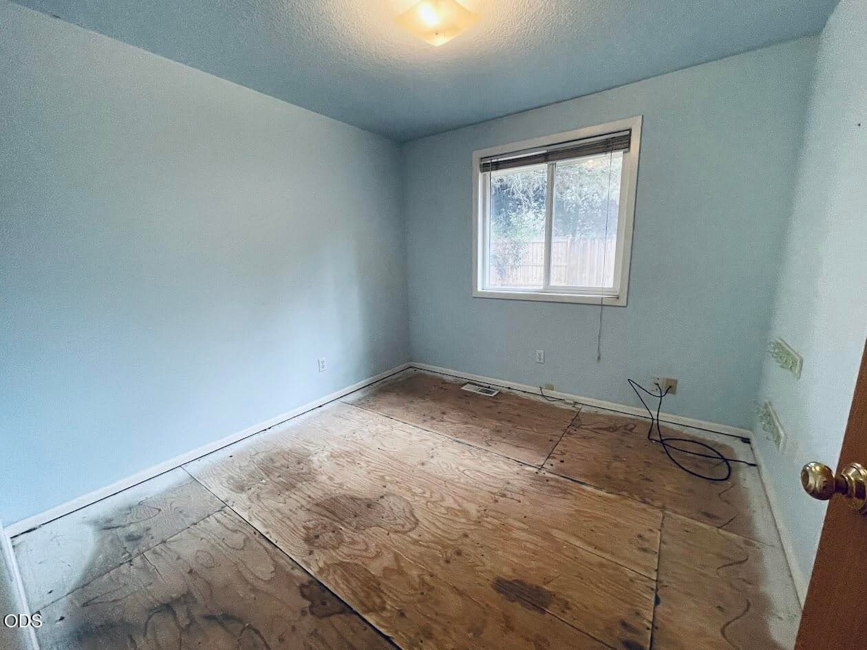 Photo of 2026 NE Hall Circle 21 of 35