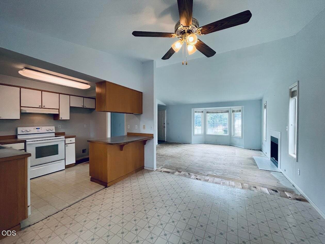 Photo of 2026 NE Hall Circle 10 of 35
