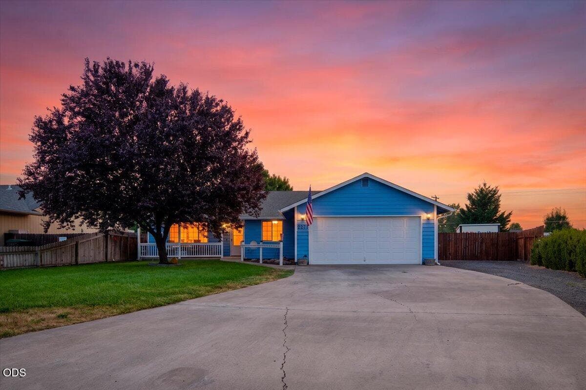Photo of 2271 Cherry Loop 1 of 48