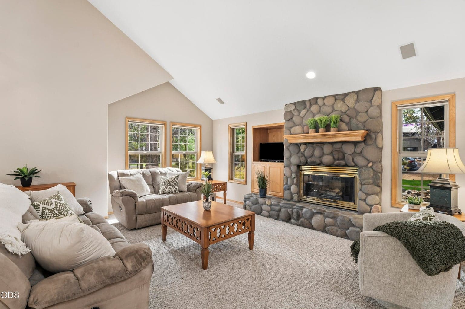 Photo of 17900 Red Cedar Lane 2 of 24