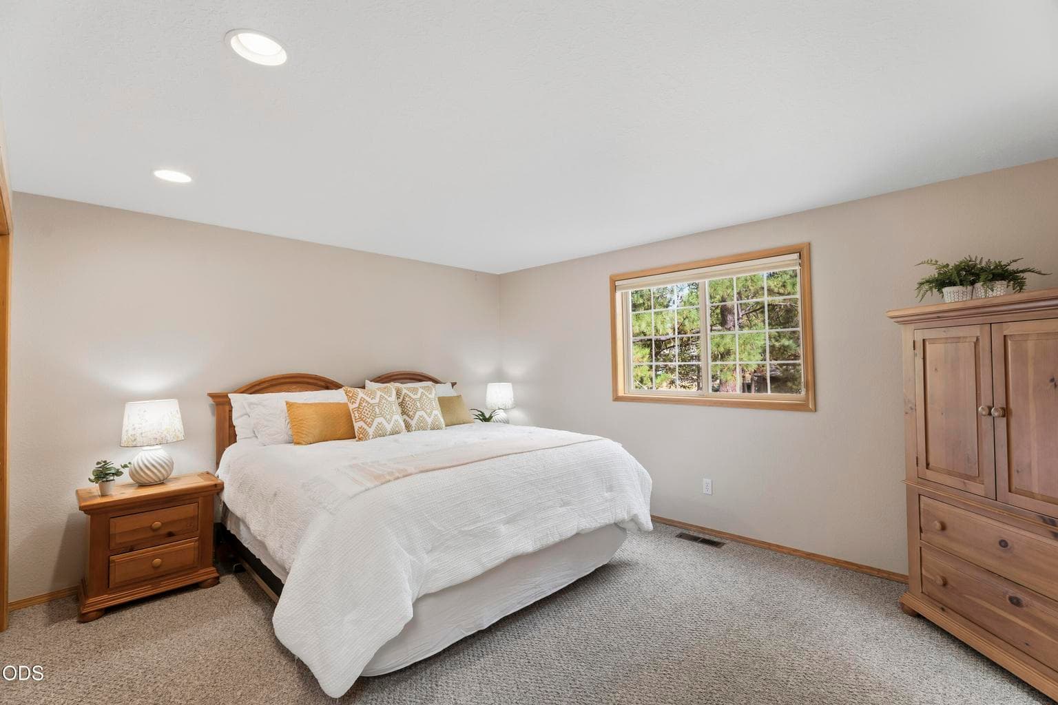 Photo of 17900 Red Cedar Lane 10 of 24