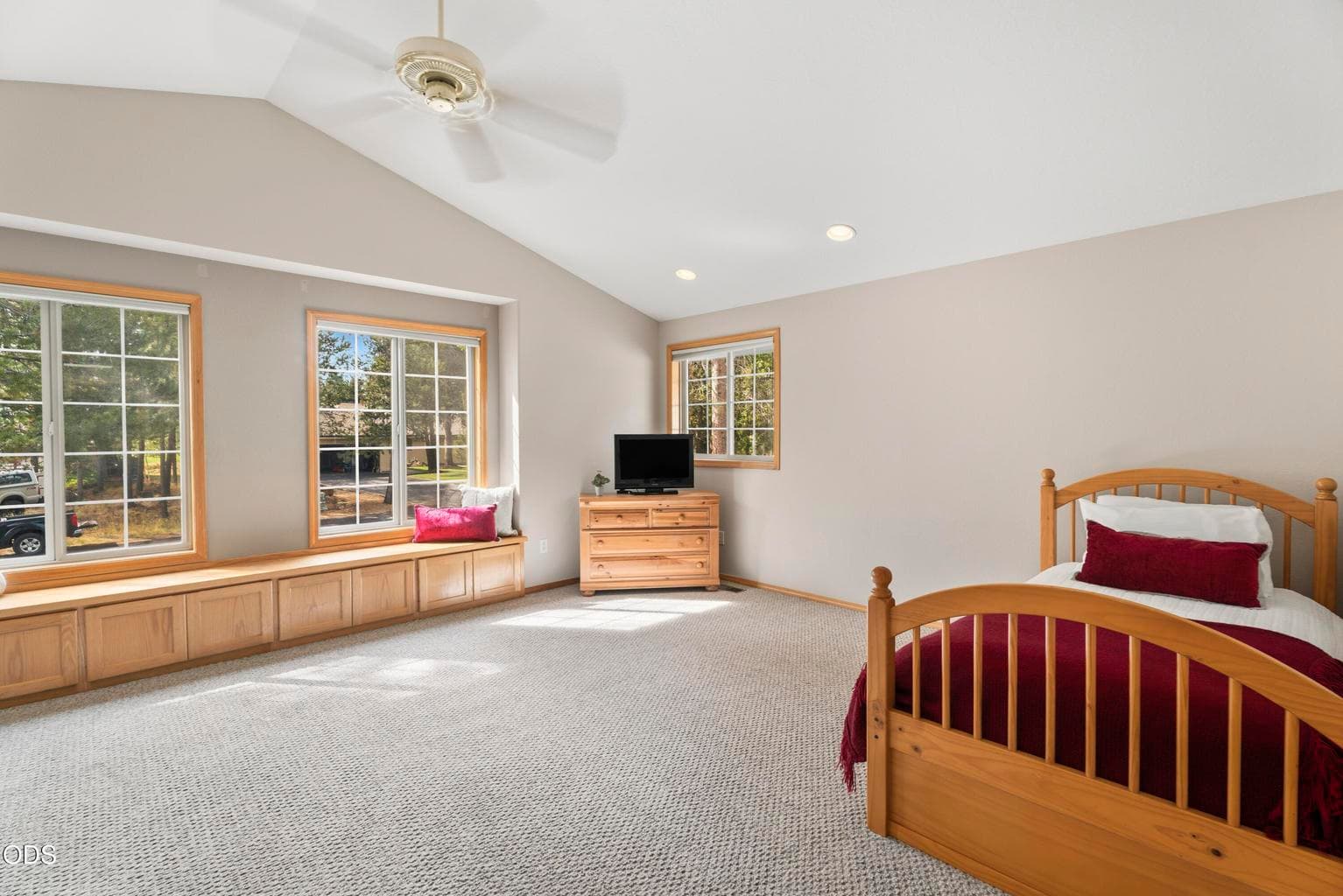 Photo of 17900 Red Cedar Lane 14 of 24