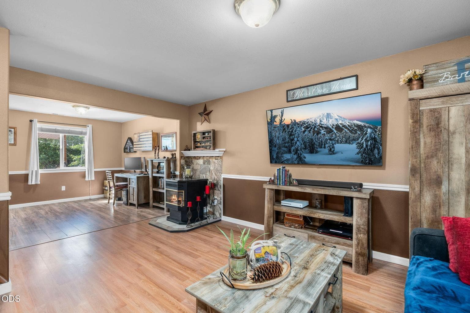 Photo of 3238 SW Lava Avenue 9 of 35