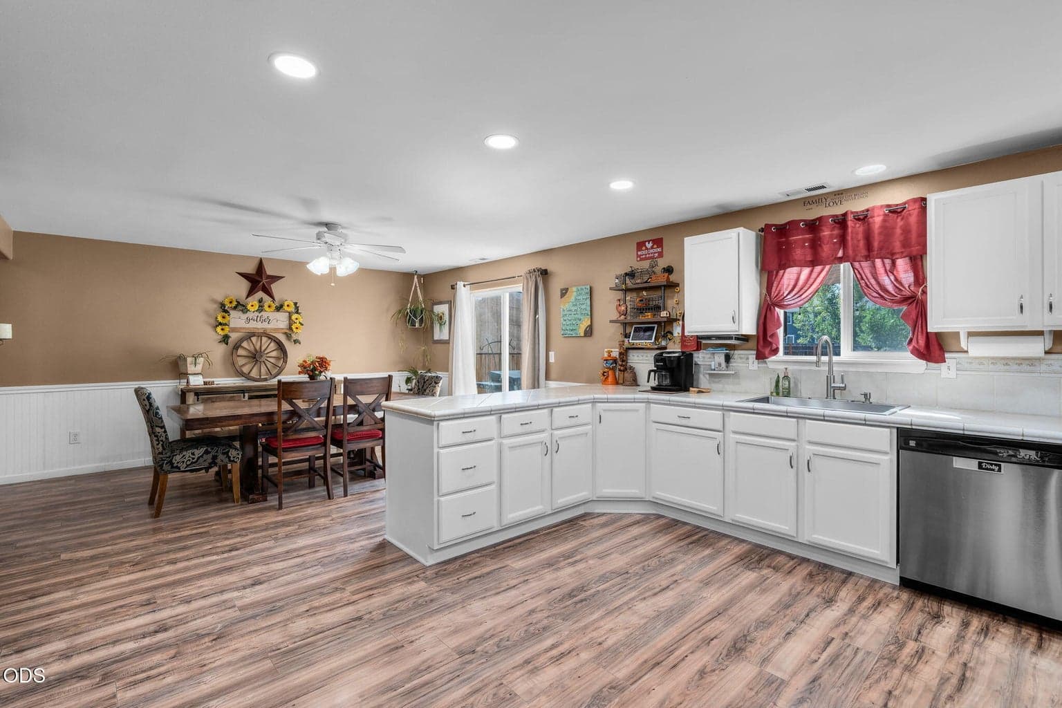 Photo of 3238 Lava Avenue 4 of 35