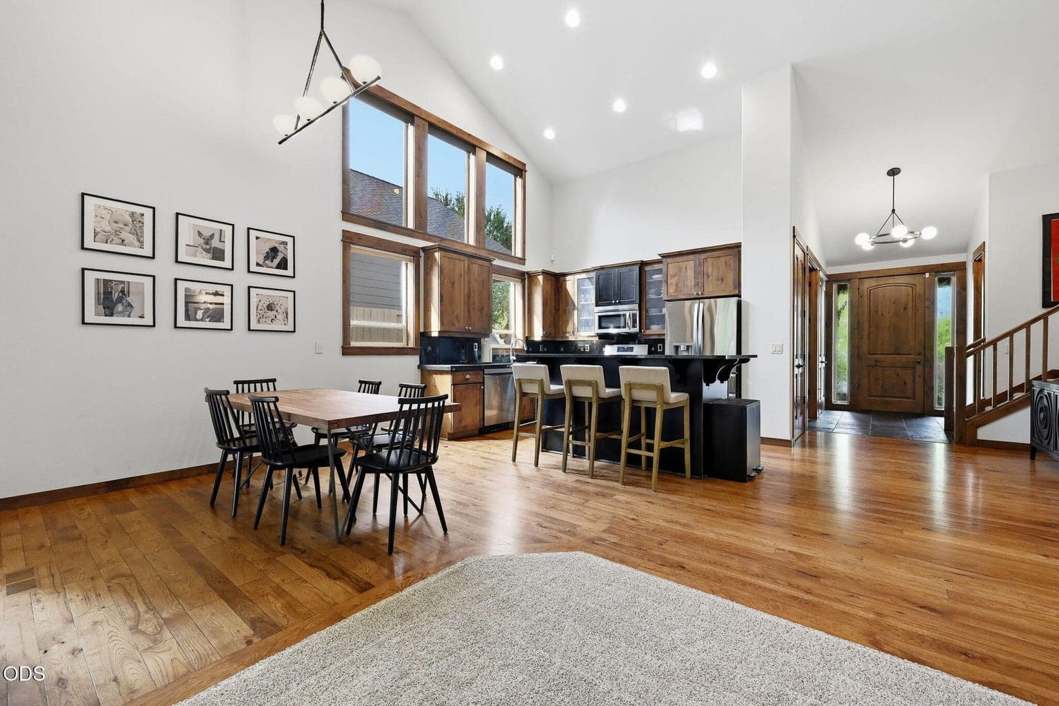 Photo of 60826 Whitney Place 9 of 54