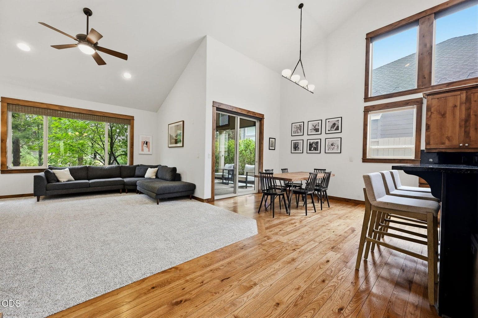 Photo of 60826 Whitney Place 10 of 54