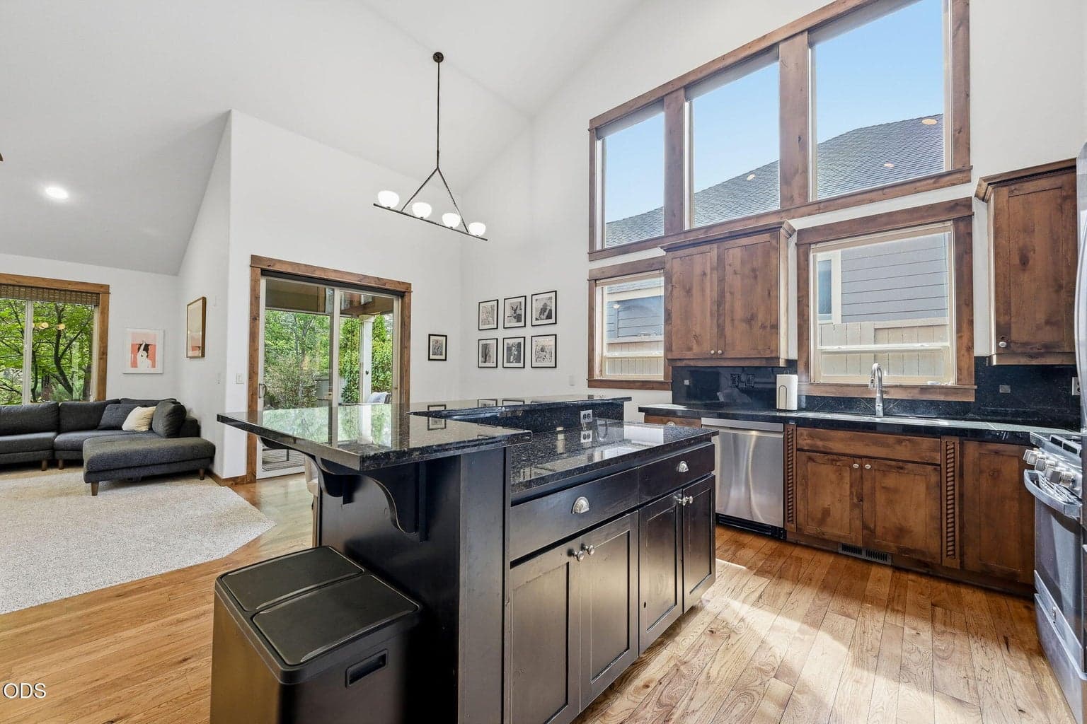 Photo of 60826 Whitney Place 13 of 54