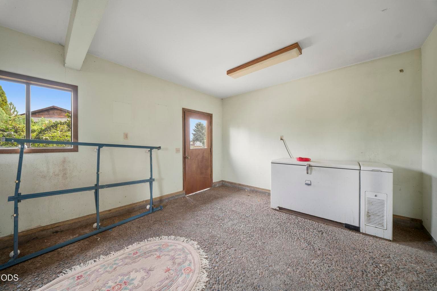 Photo of 566 NW Reata 24 of 35