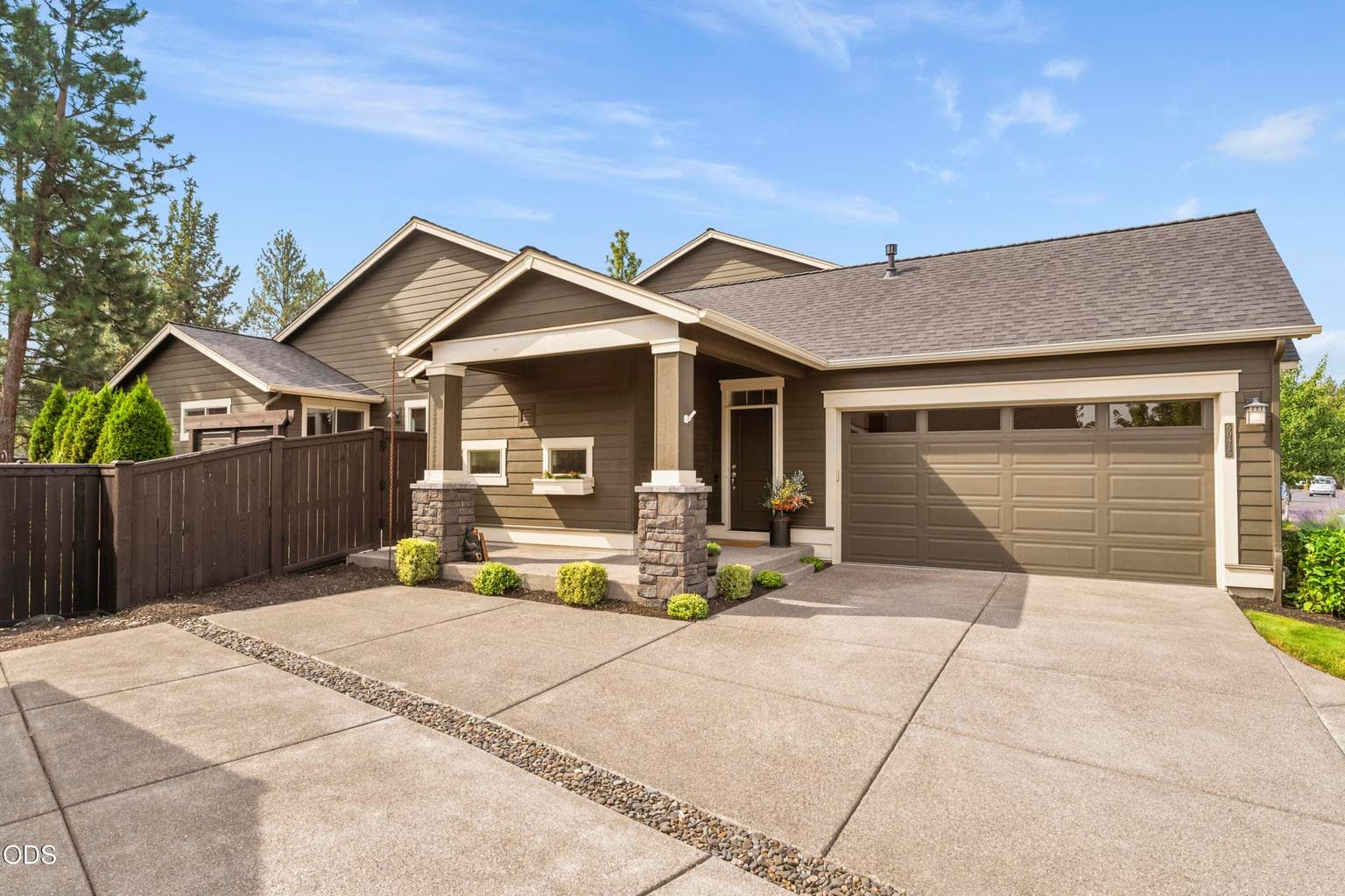 Photo of 60415 Hedgewood Lane 2 of 27