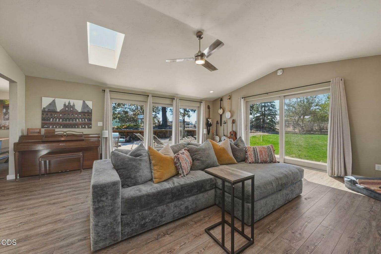 Photo of 21785 Coyote Drive 5 of 43